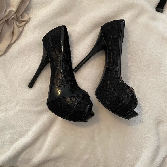 GUESS heels - Picture 2 of 3
